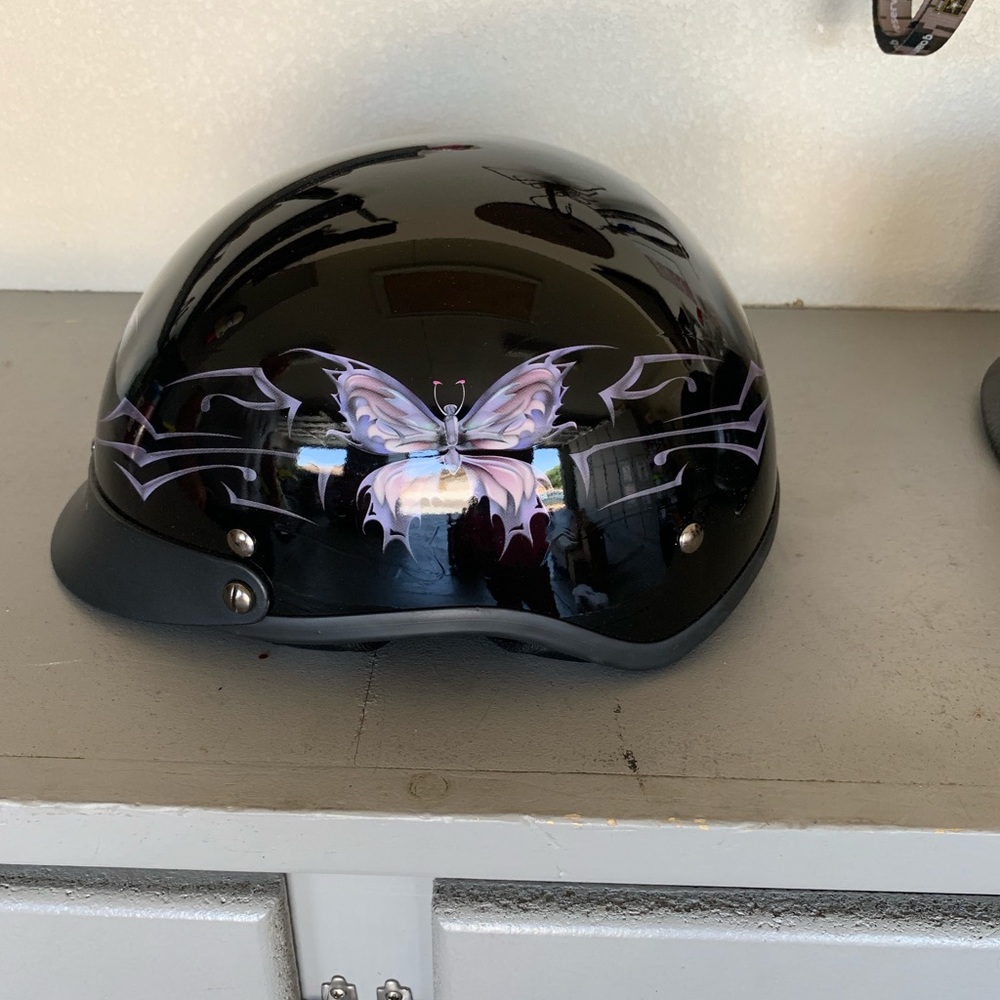 Women’s motorcycle helmet